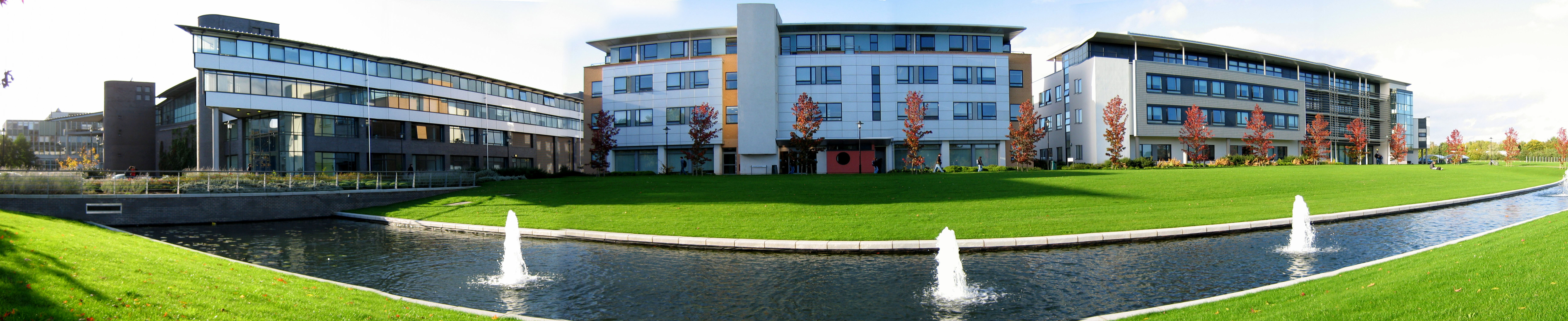 Warwick_university_buildings_panoramic__Manufacturing_and_CS_and_Maths