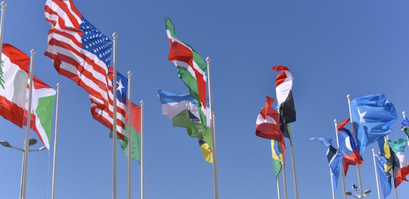 drapeaux relations internationales