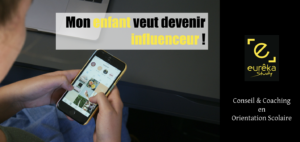 enfant influenceur sur son smartphone