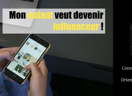 enfant influenceur sur son smartphone