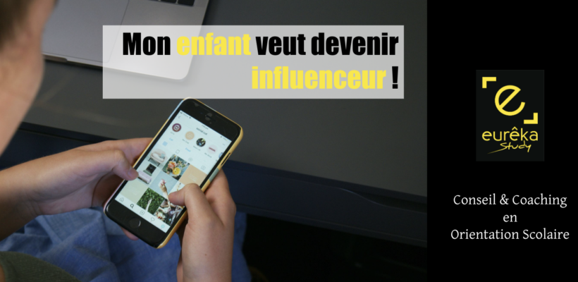 enfant influenceur sur son smartphone